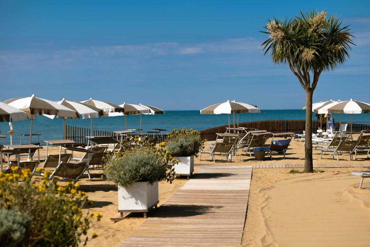 Savoy Beach Hotel & Thermal Spa Bibione Exterior photo The beach at Port-Camargue