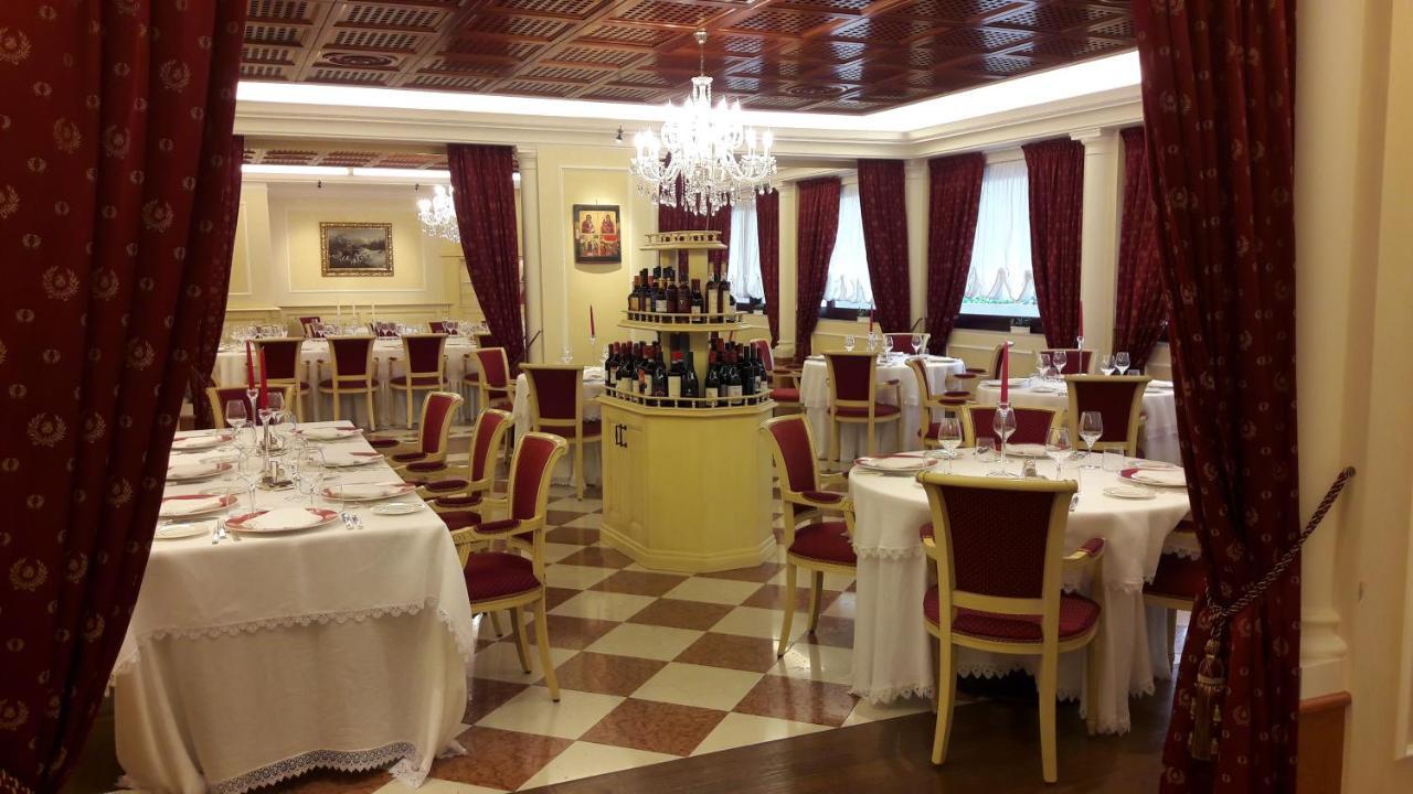 Savoy Beach Hotel & Thermal Spa Bibione Exterior photo Restaurant in Italy