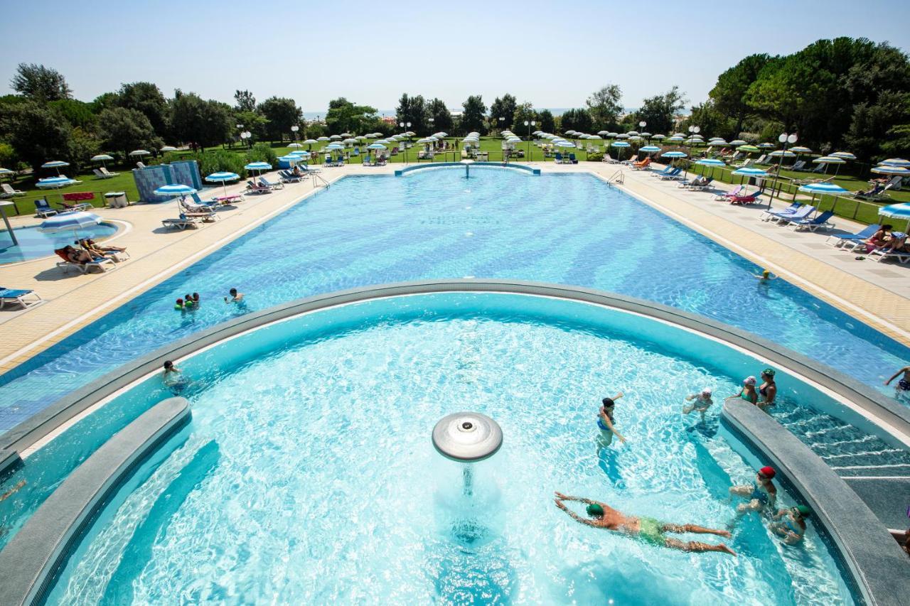 Savoy Beach Hotel & Thermal Spa Bibione Exterior photo The swimming pool at the spa