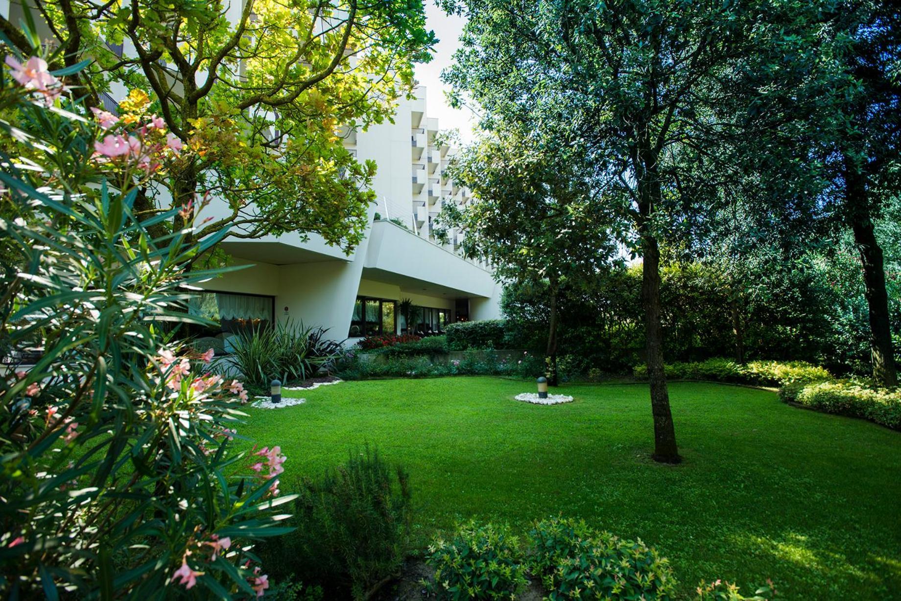Savoy Beach Hotel & Thermal Spa Bibione Exterior photo Villa E-1027