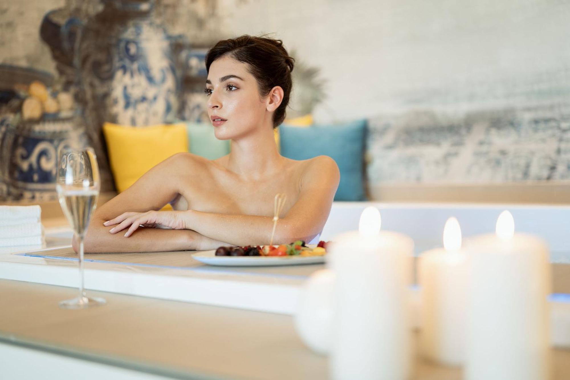 Savoy Beach Hotel & Thermal Spa Bibione Exterior photo A woman at a spa