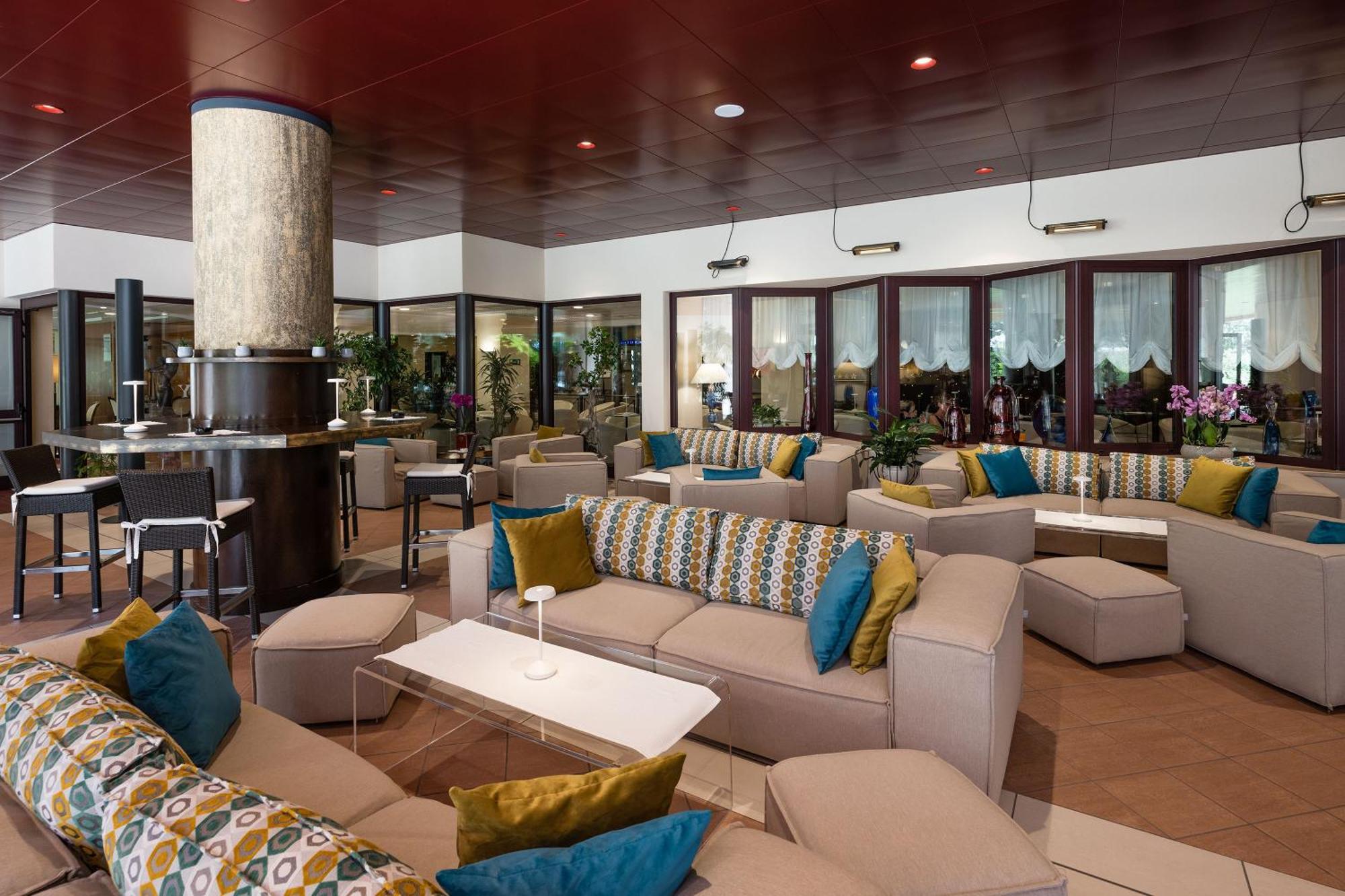 Savoy Beach Hotel & Thermal Spa Bibione Exterior photo The lounge at the airport