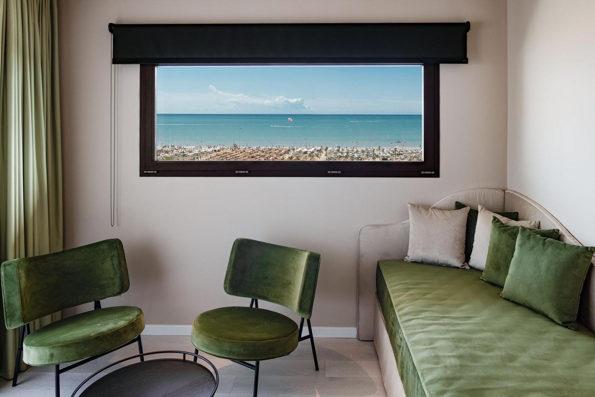 Savoy Beach Hotel & Thermal Spa Bibione Exterior photo A window with a view of the sea