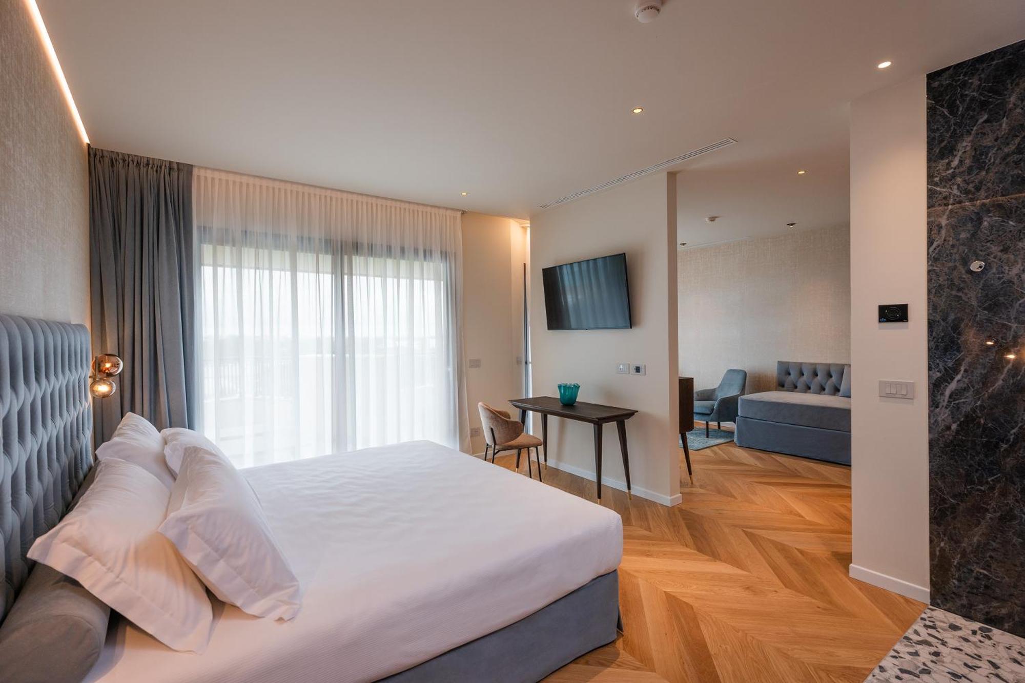 Savoy Beach Hotel & Thermal Spa Bibione Exterior photo Suite