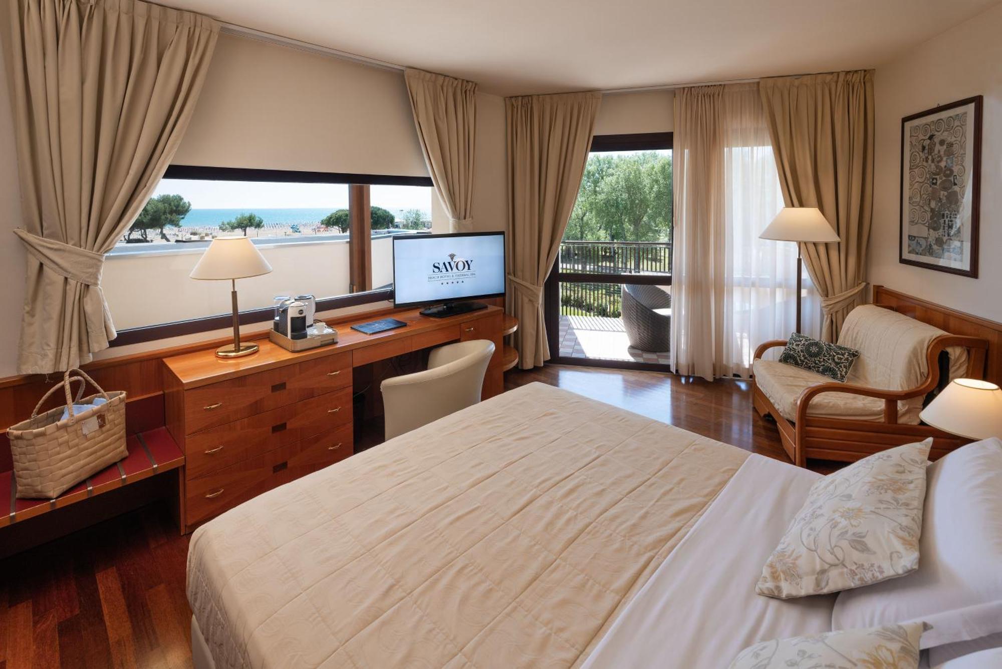 Savoy Beach Hotel & Thermal Spa Bibione Exterior photo A room at the hotel