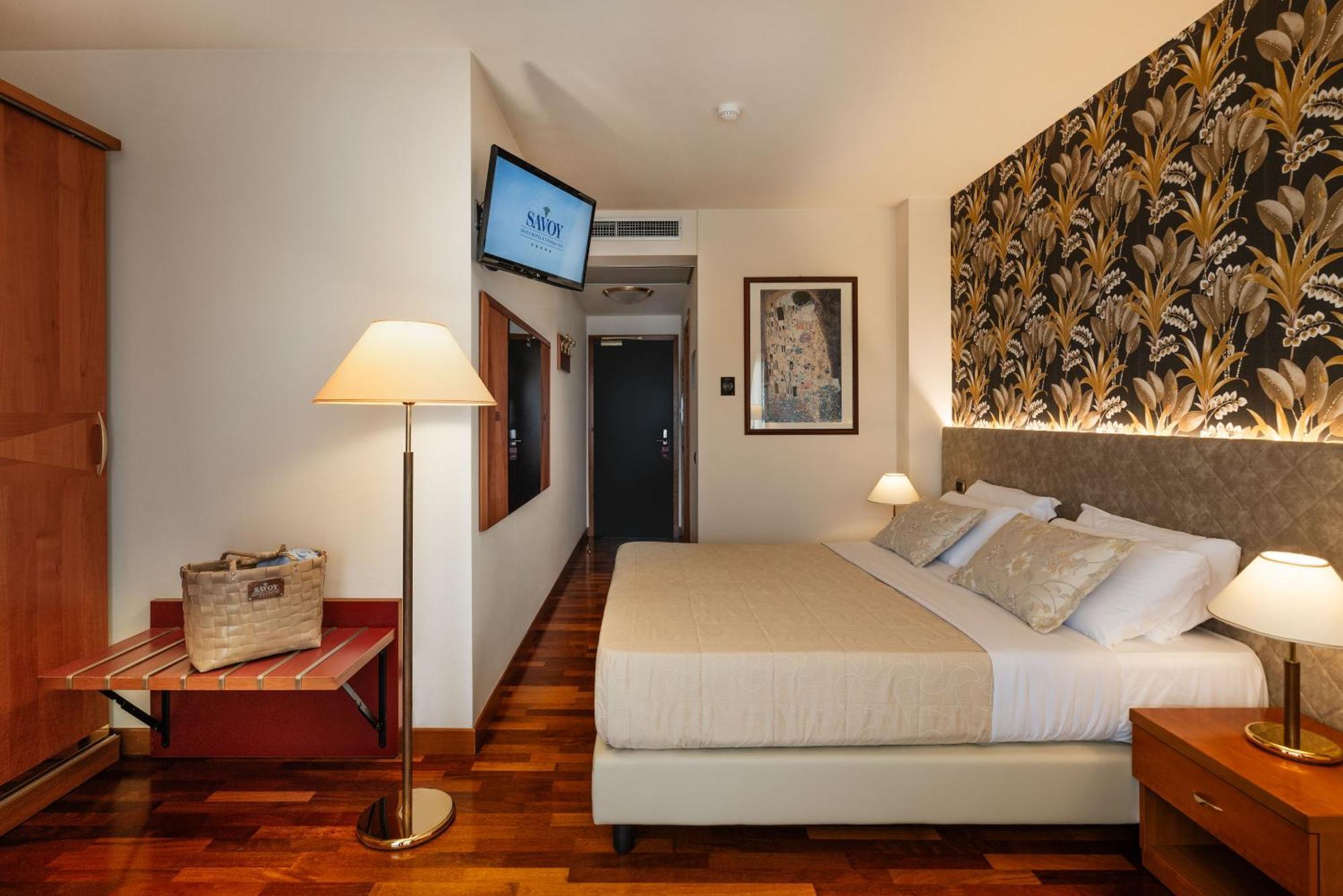 Savoy Beach Hotel & Thermal Spa Bibione Exterior photo A room at the hotel