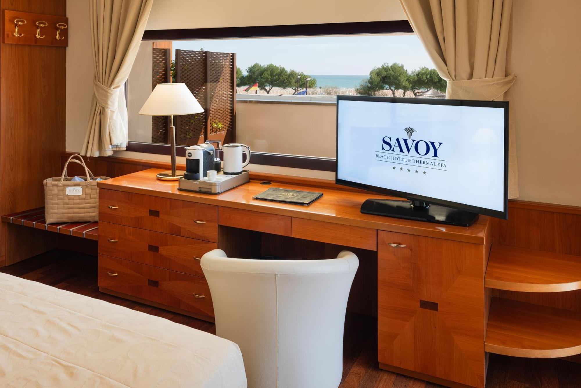 Savoy Beach Hotel & Thermal Spa Bibione Exterior photo A room at Savoy Hotel