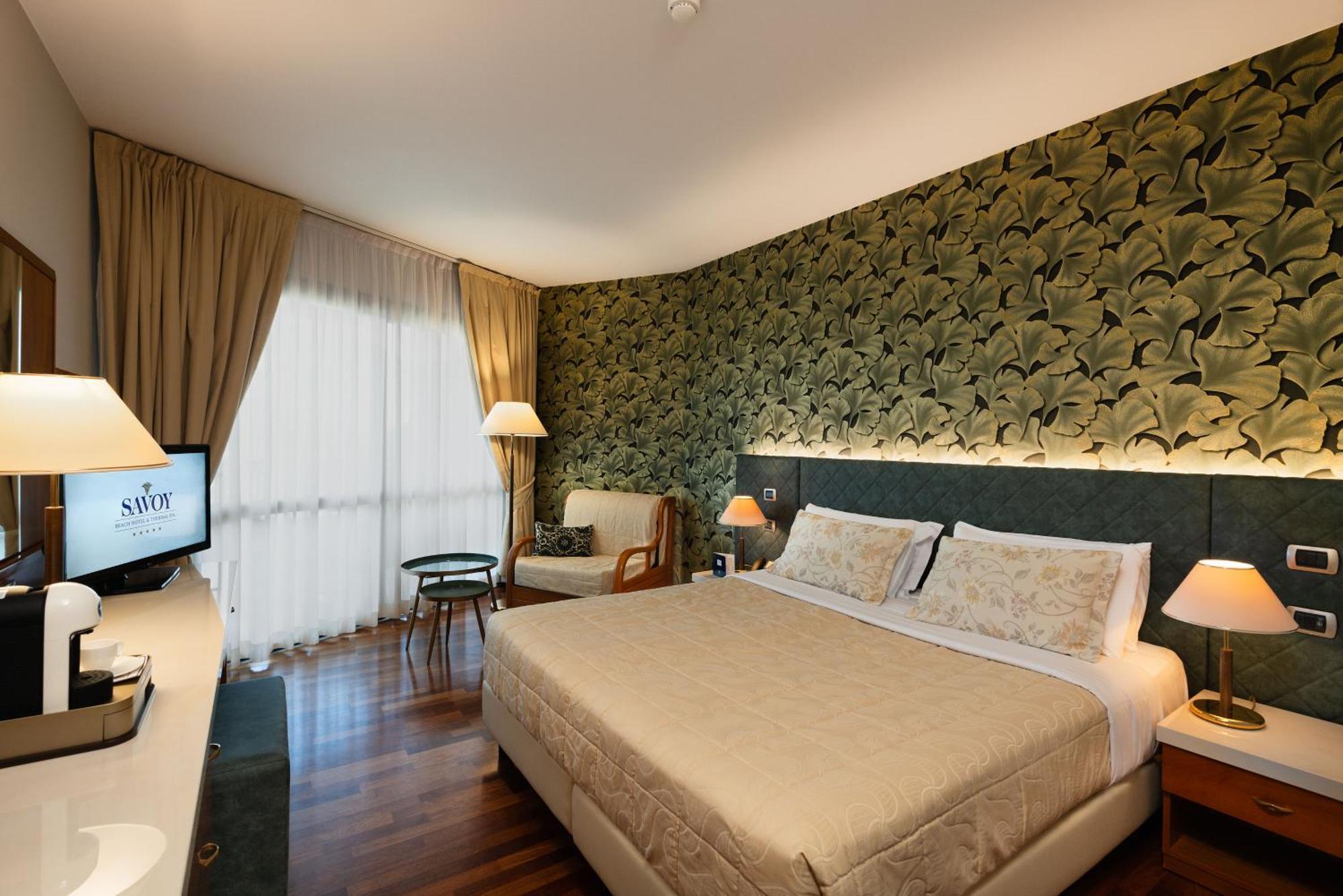 Savoy Beach Hotel & Thermal Spa Bibione Exterior photo A room at the hotel