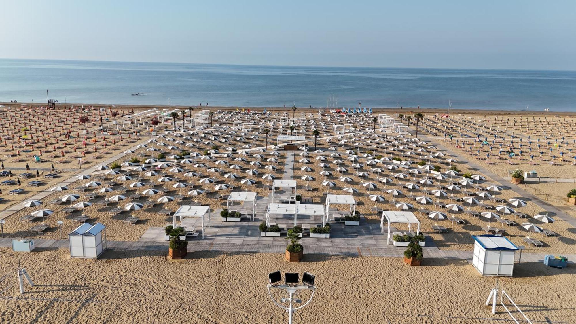 Savoy Beach Hotel & Thermal Spa Bibione Exterior photo The beach of El Toro