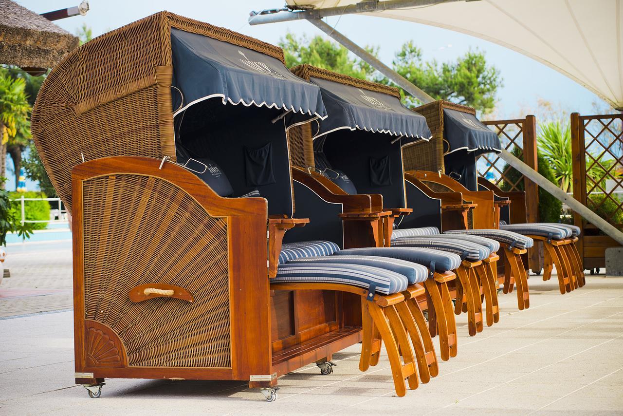 Savoy Beach Hotel & Thermal Spa Bibione Exterior photo Strandkorb