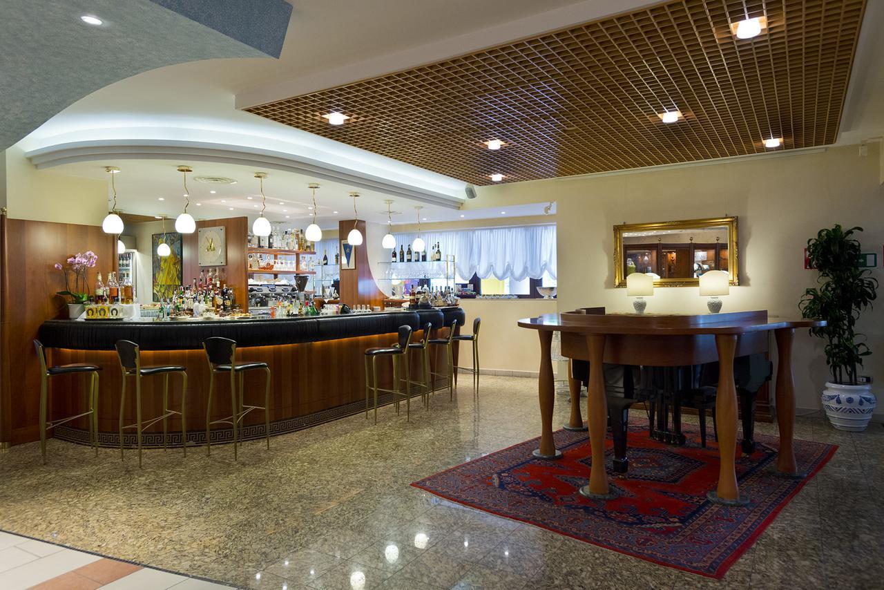 Savoy Beach Hotel & Thermal Spa Bibione Exterior photo The lounge at the airport